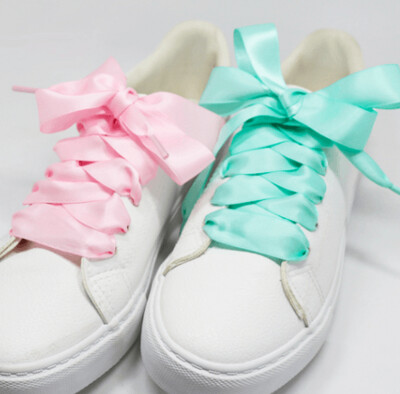 Lacets plats larges satins