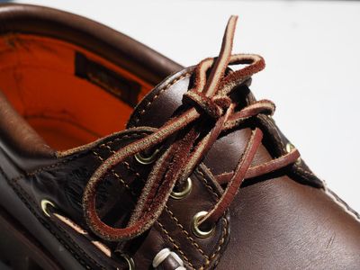 Leather laces for boat shoes made in France