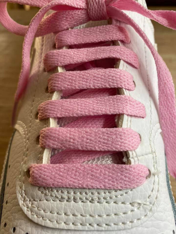 Flat, bubblegum pink shoelaces for shoes and sneakers made from recycled material