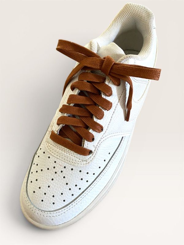 Sneaker hazelnut brown waxed flat shoelaces