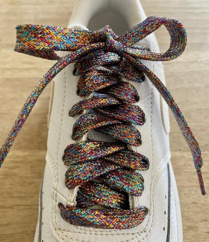Flat laces with multicolored glitter