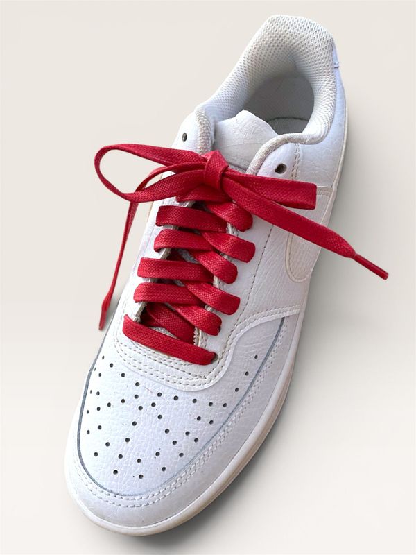 Sneaker red flat waxed shoelaces