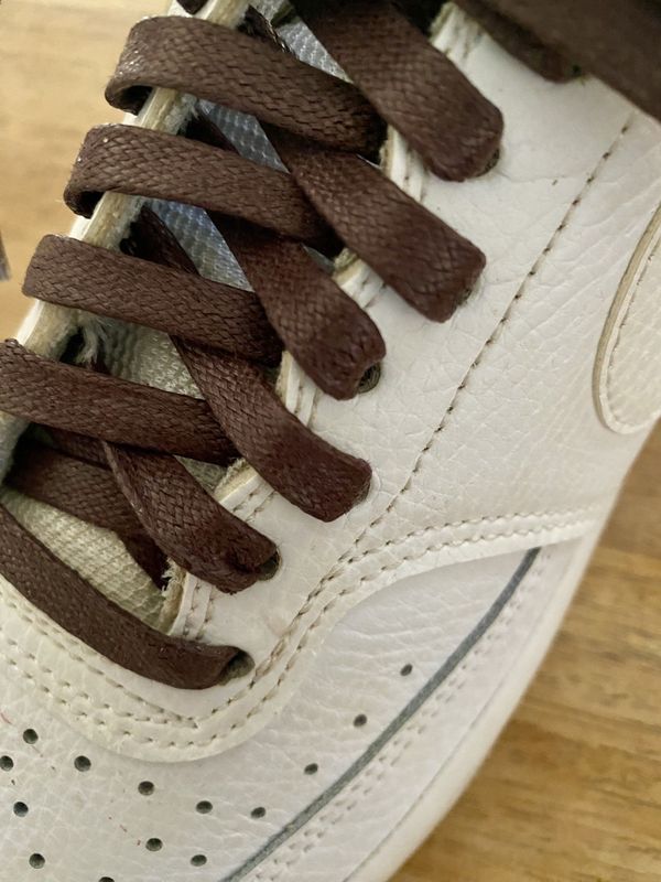 Sneaker dark brown waxed flat shoelaces Sneaker dark brown waxed flat shoelaces