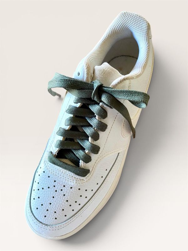 Sneaker flat khaki green waxed shoelaces