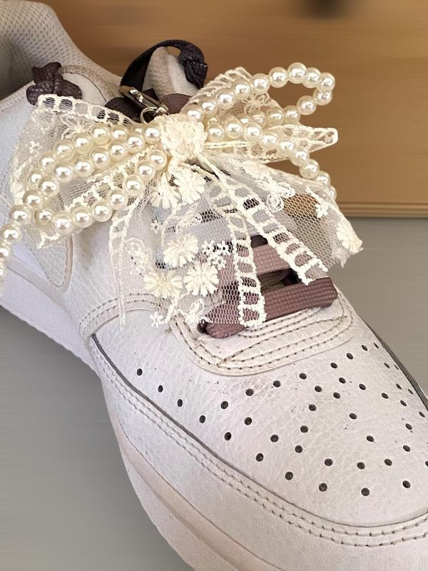 Bijoux pompon perles avec tulle brodé