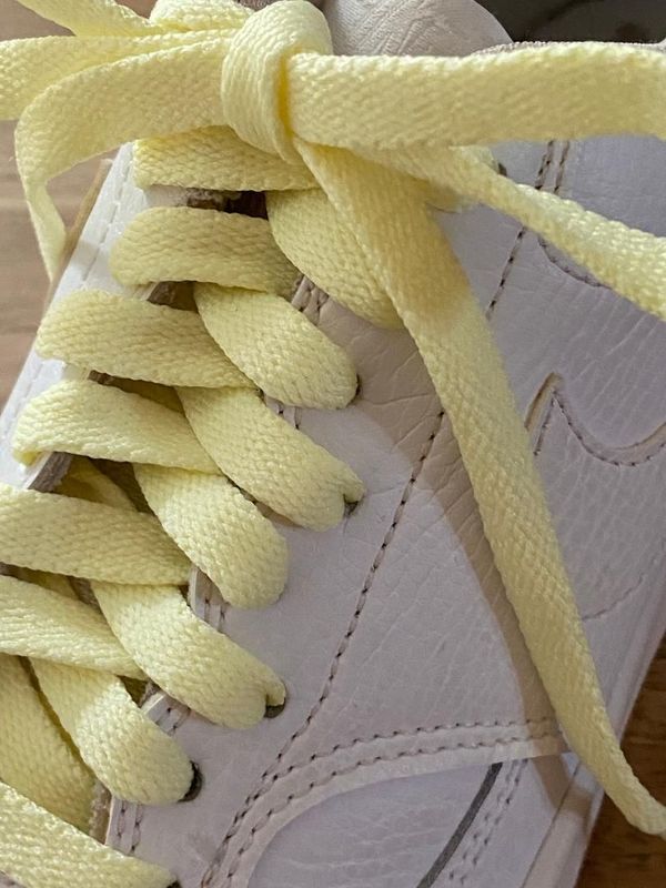 Lacets plats jaune beurre pour sneakers et baskets | CrazyLace