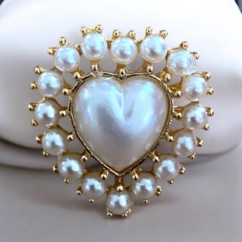 The Pearl Heart Elegance clip charm