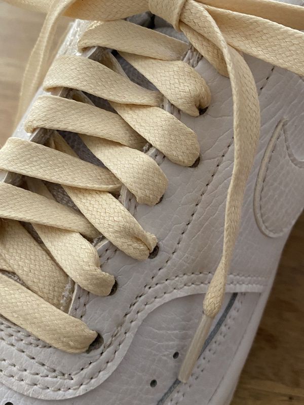 Lacets cirés plats vanilles en coton - 120 cm largeur 8 mm pour chaussures et sneakers Lacets cirés plats vanilles en coton - 120 cm largeur 8 mm pour chaussures et sneakers