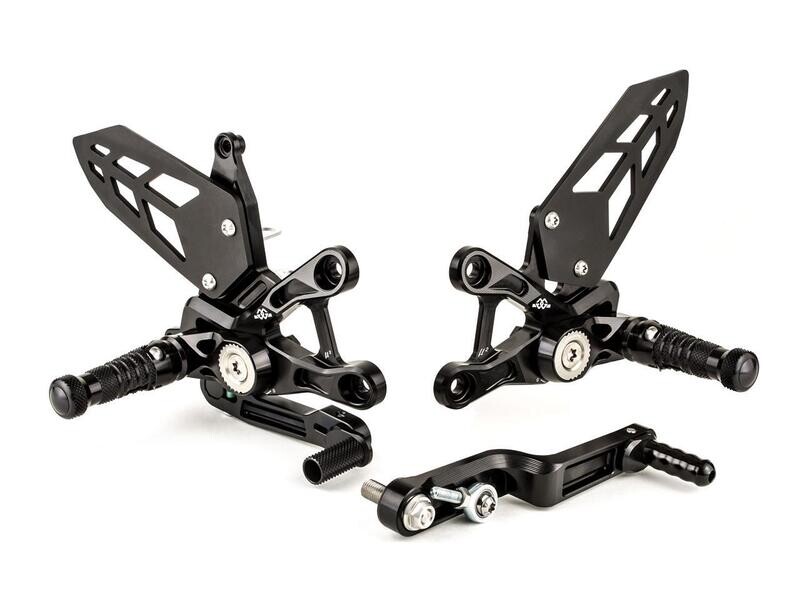 Estriberas retrasadas Gilles Tooling MUE2, negro Suzuki GSX-R