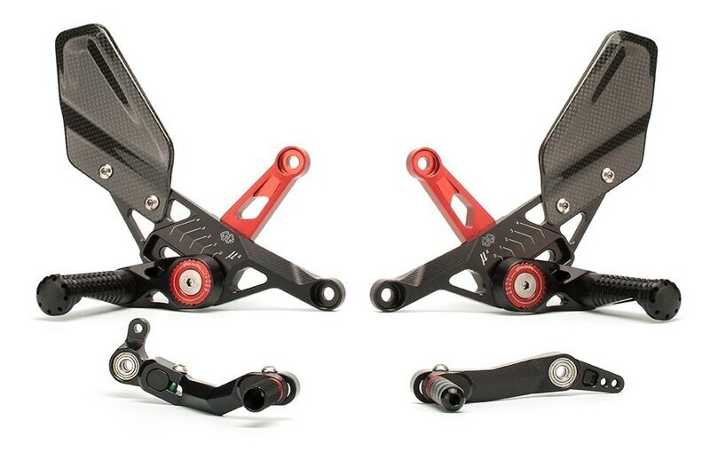 Estriberas retrasadas Gilles Tooling MUE2, negro / rojo Mv Agusta F3