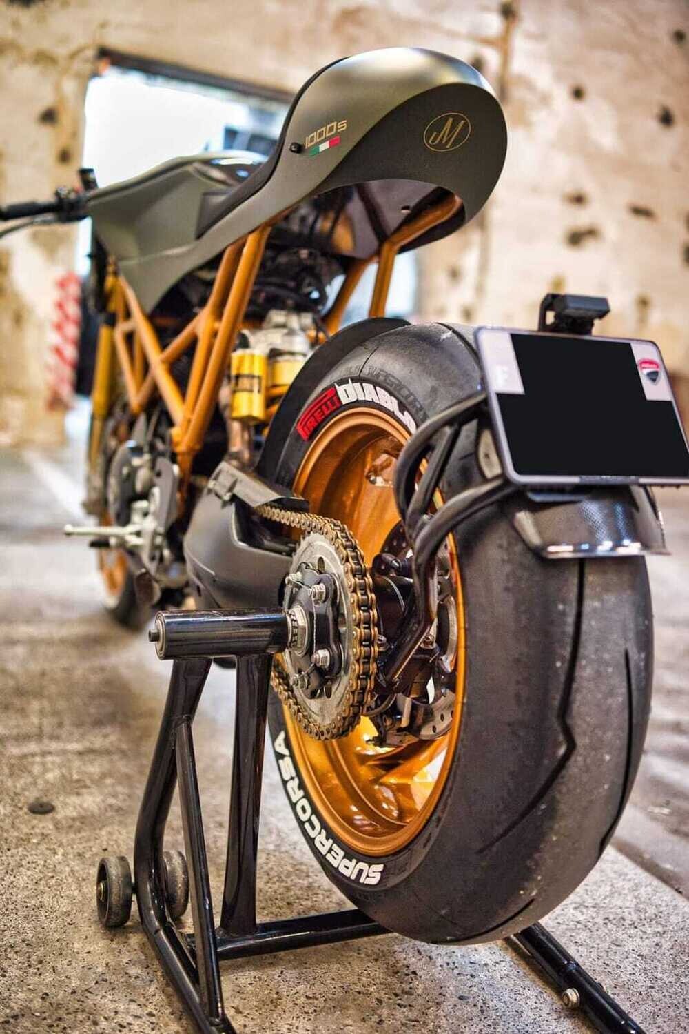 PORTA MATRICULA BAJO PARA MONSTER S2R / S4 / S4R / S4RS MONOBRAZO