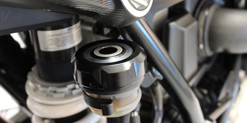 Brake Fluid Reservoir Cap
GILLES TOOLING
MC COVER BK