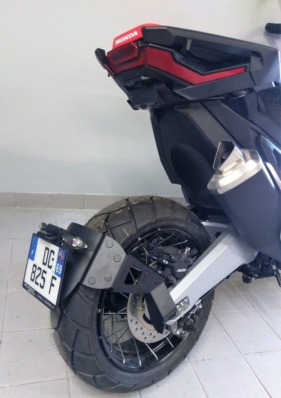 Portamatrículas a la rueda Honda X-ADV negro