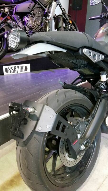 Portamatrículas Yamaha XSR900 negro
