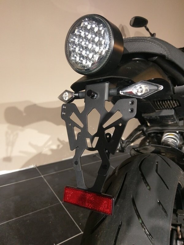 Portamatrículas Yamaha XSR900 negro