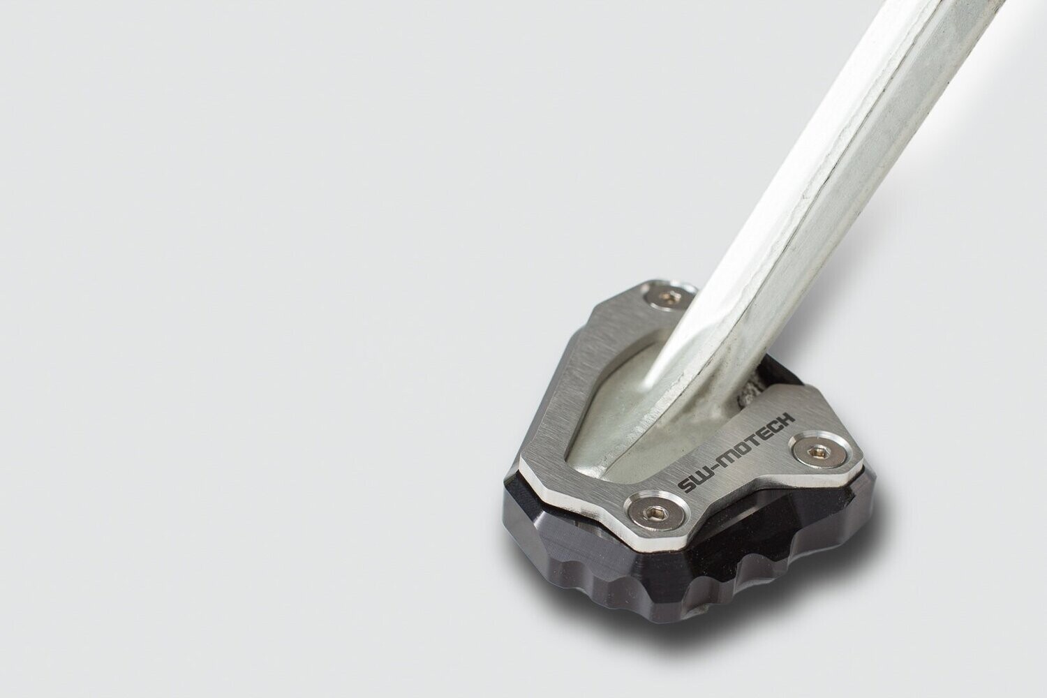 Ampliación apoyo caballete lateral SW-MOTECH
SIDE STAND FOOT EXT YAMAHA MT10 / R1