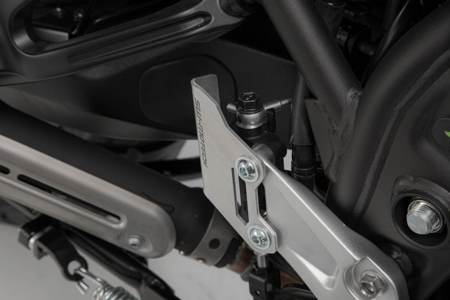 Protección bomba de freno SW-MOTECH YAMAHA TENERE