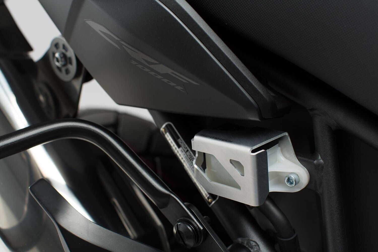 Protector de depósito de líquido de frenos SW-MOTECH HONDA AFRICA TWIN