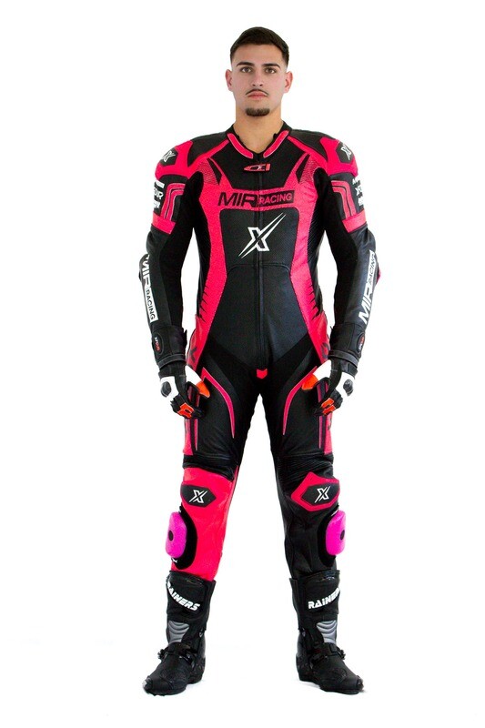 MONO XFOUR MODELO MIR RACING ROSA FLUOR 2023 ADULTO