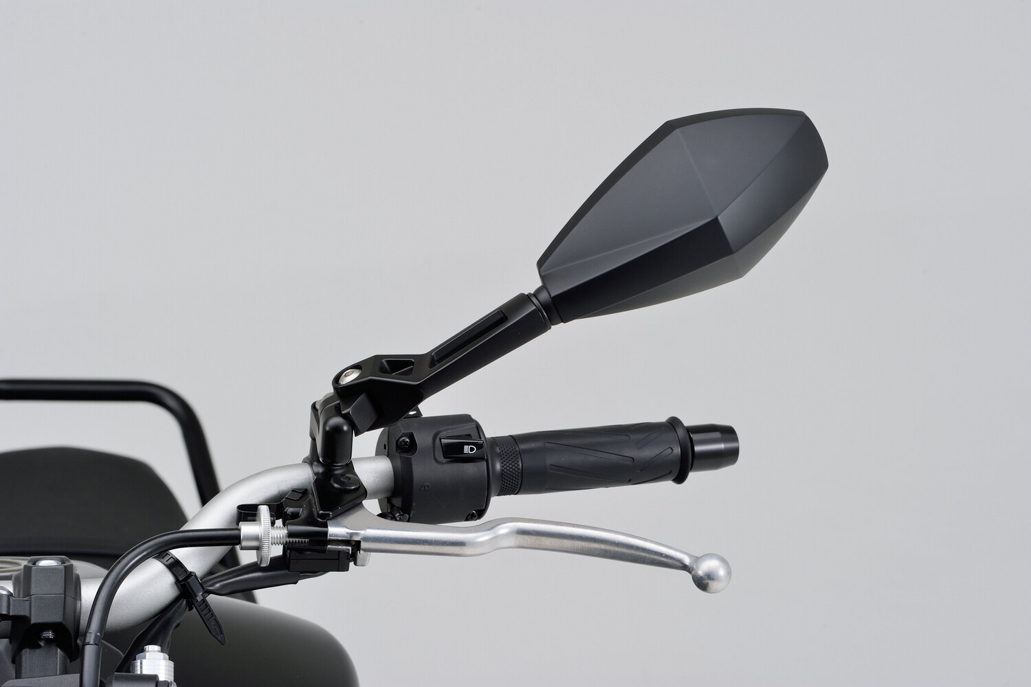 DAYTONA
D-MIRROR-12 STEM SET LEFT