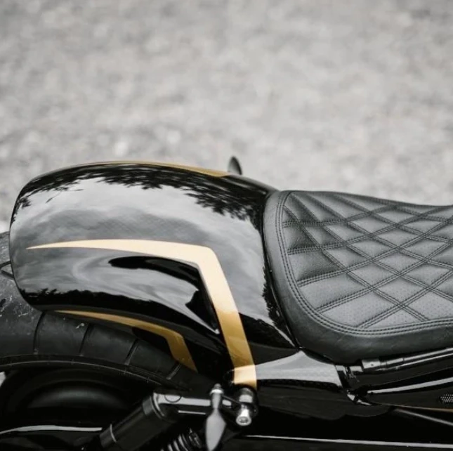 Guardabarros trasero + asiento individual "Smooth Oval" Killer Custom Harley V-Rod 2007-2017