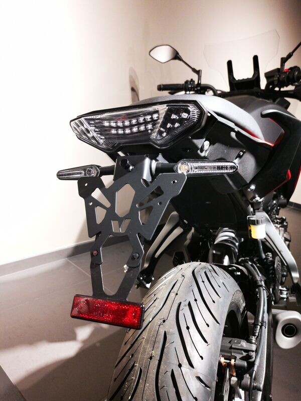 Portamatriculas V PARTS negro - Yamaha MT-07 TRACER / MT-09 TRACER