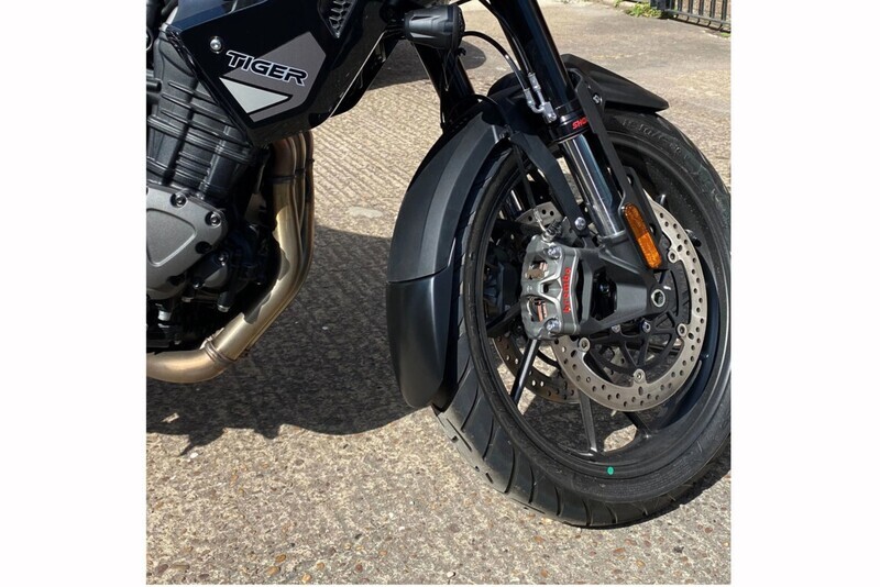 FALDÓN GUARDABARROS DELANTERO PARA TRIUMPH TIGER 1200 GT PRO 2023