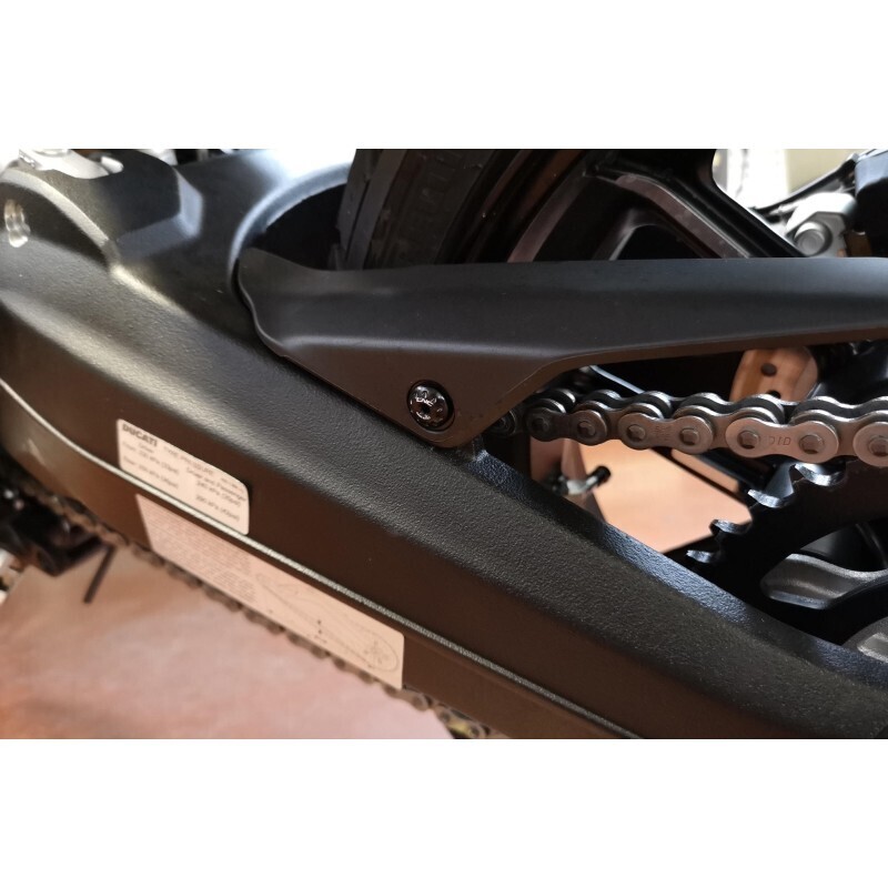 JUEGO DE TORNILLOS PROTECTOR DE CADENA SUPERIOR DUCATI SCRAMBLER 1100 CNC RACING