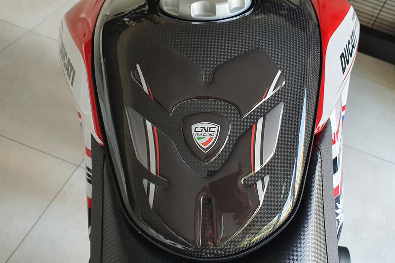 Protector del depósito de combustible Ducati Hypermotard /Monster CNC RACING