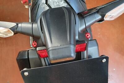 Kit tornillos Soporte matrícula MV Agusta Brutale 3/ Dragster 800 Cnc Racing