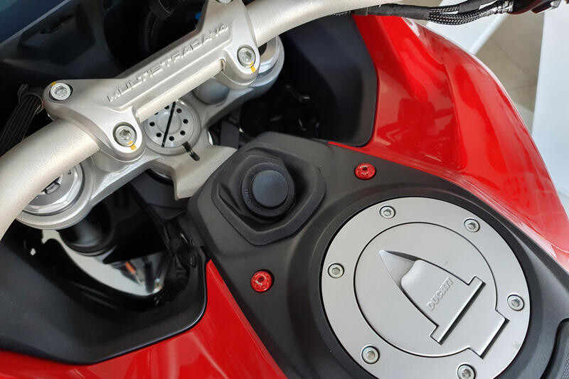 Juego de tornillos tapa depósito gasolina Ducati Multistrada v4 Cnc Racing