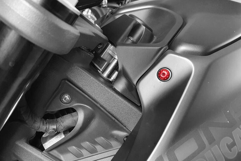 Kit tornillos tapa deposito gasolina Ducati Monster 937 Cnc Racing