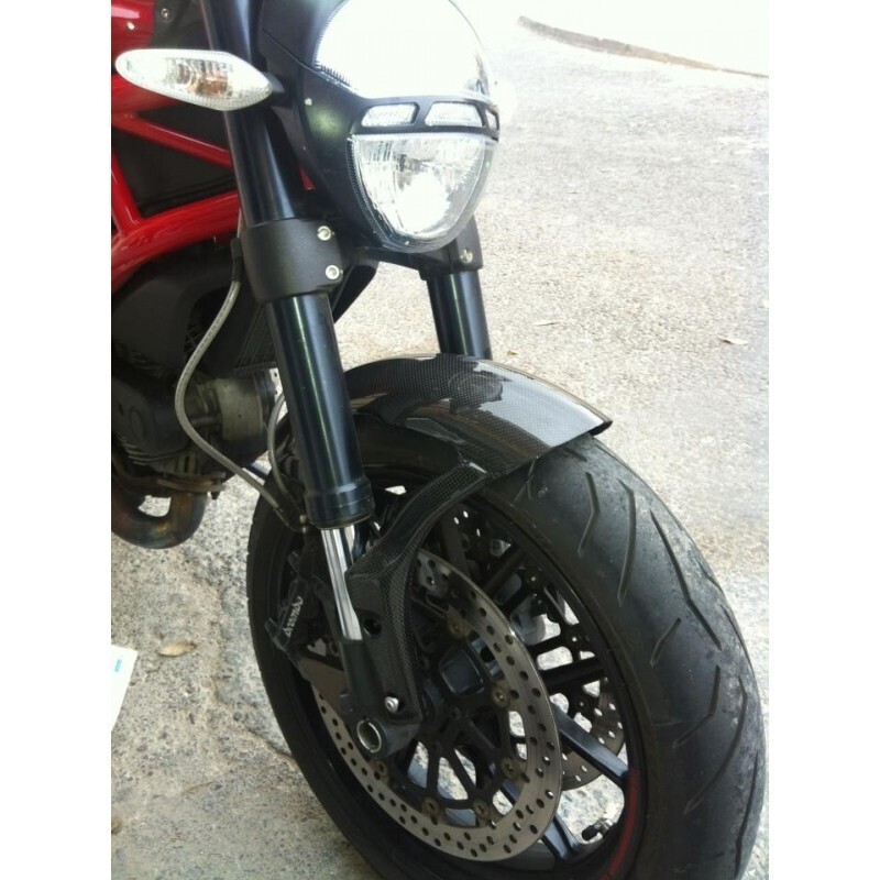 GUARDABARROS DELANTERO "CAFFE" DE CARBONO PARA DUCATI MONSTER