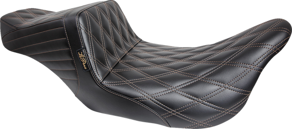 Asiento Tailwhip LE PERA
SEAT TAILWHIP DBL DIAMOND W/CHESTNUT THREAD 08-23 TOURING