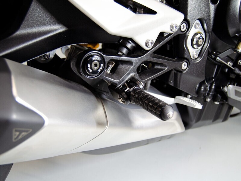 KPDM01 - ESTRIBERAS DEPORTIVAS PARA BMW, TRIMPH y MOTO GUZZI