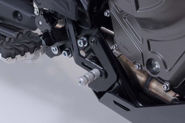 Pedal de freno. Suzuki V-Strom 800DE (22-). Sw-Motech
