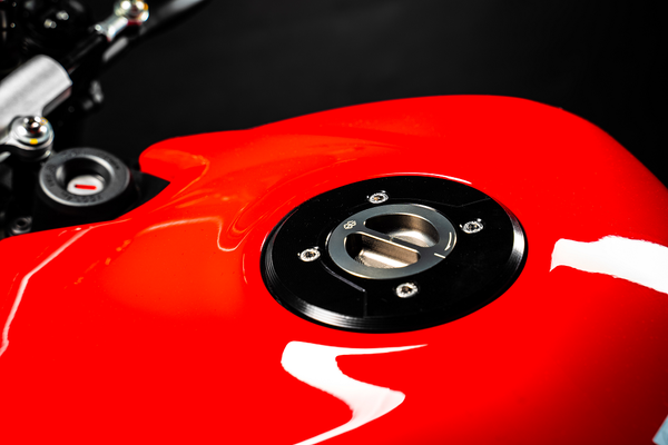 Tapa de depósito GILLES TOOLING
FUEL CAP DUCATI DESERT X, PANIGALE y STREETFIGHTER. 
APRILIA RSV4