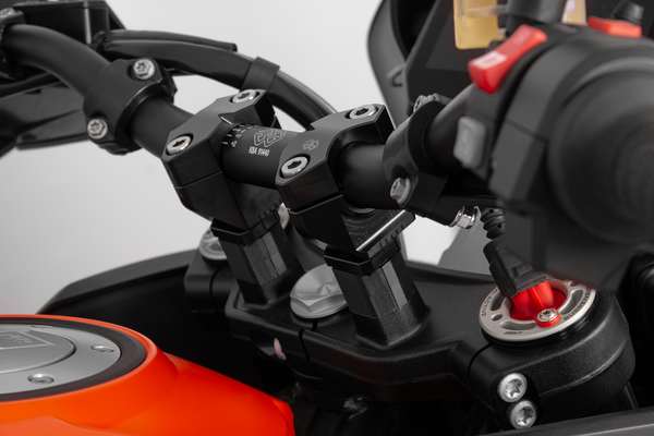 Elevadores de manillar 2D.GT GILLES TOOLING
RISERS 2DGT BK para HUSQVARNA NORDEN 901 ABS y KTM ADVENTURE