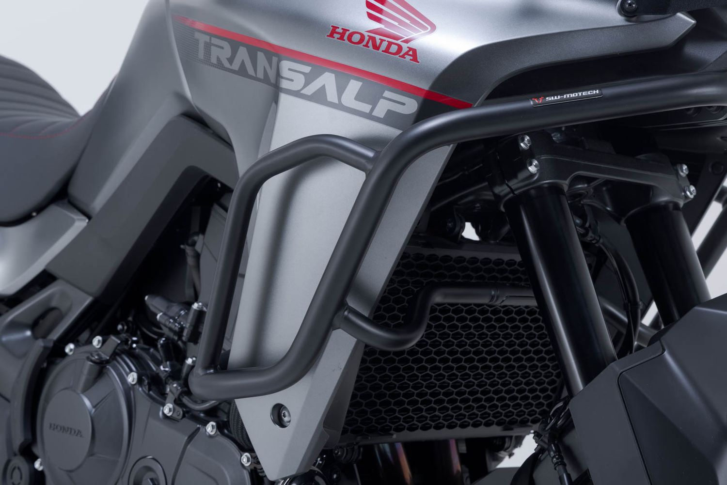 Protecciones laterales de motor. Negro. Honda XL750 Transalp (22-).