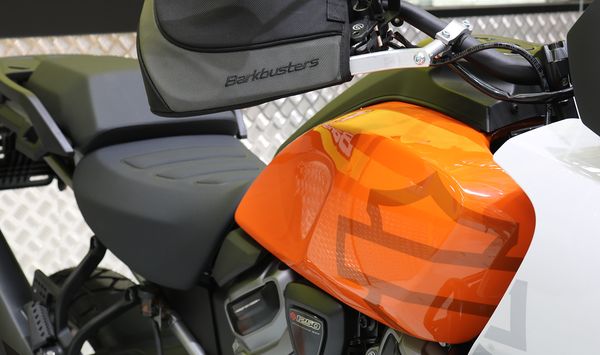 Kit de hardware: montaje de dos puntos BARKBUSTERS
HANDGUARD HARLEY DAVIDSON PAN AMERICA