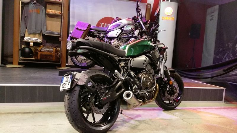 Portamatrículas a la rueda Yamaha XSR700 negro