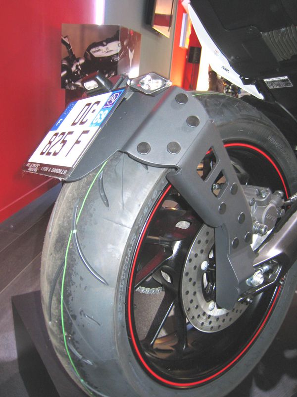 Portamatrículas a la rueda Yamaha MT-09 / Tracer negro