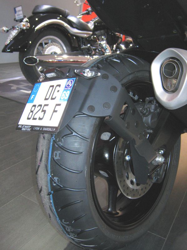 Portamatrículas a la rueda Yamaha FZ1/FZ8 negro
