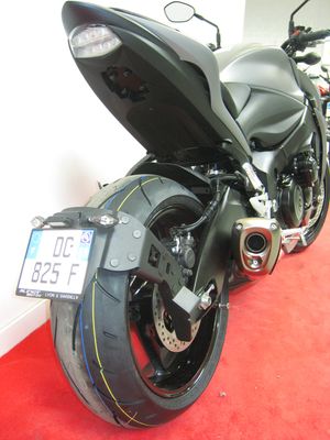 Portamatrículas a la rueda Suzuki GSX-S1000 negro Portamatrículas a la rueda Suzuki GSX-S1000 negro