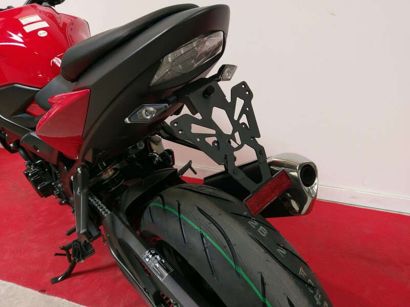 Portamatrículas Suzuki GSX-S750/S1000 negro