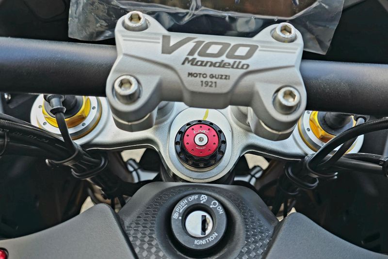 Tuerca de la placa superior del eje de dirección Moto Guzzi