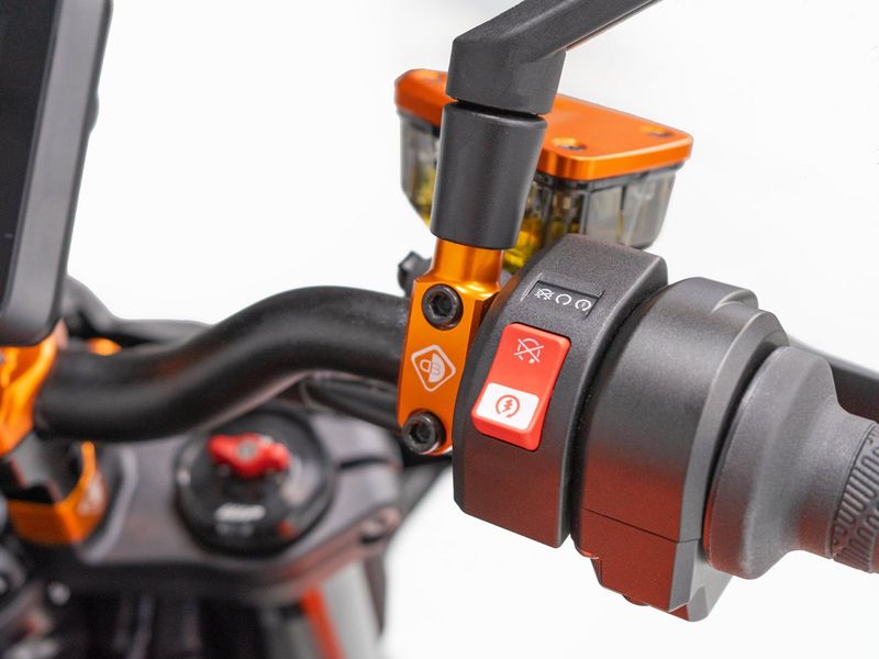 CVS03 - ABRAZADERA CILINDRO MAESTRO BREMBO ROSCA M10 DERECHA