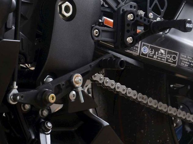 ESTRIBERAS RETARDANTES AJUSTABLES R&G HONDA CBR 1000 RR-R / SP 2020-2022