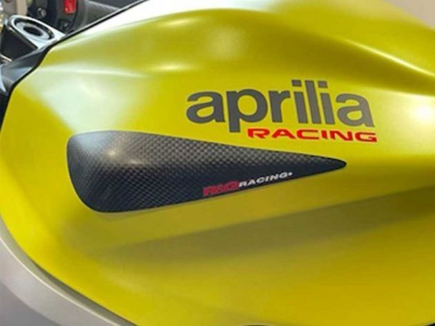 PAREJA DE PROTECTORES DE DEPÓSITO DE CARBONO MATE R&G APRILIA RS 660 2021-2022