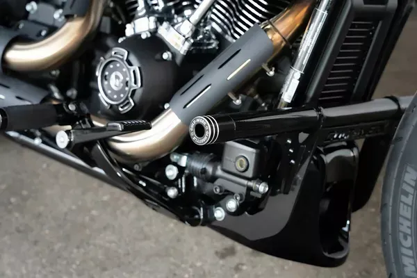 CRASHBAR CLUBSTYLE X1 FRONT BLACK para Harley Davidson SOFTAIL M8